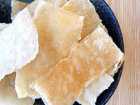 \お酒のオツマミに!パリパリ春巻きの皮揚げ♡/